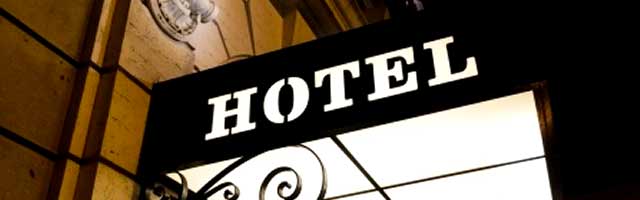 Wandbetten für Hotels, Hostels und Gasthäuser Vor einem Hotel mit Wandbetten